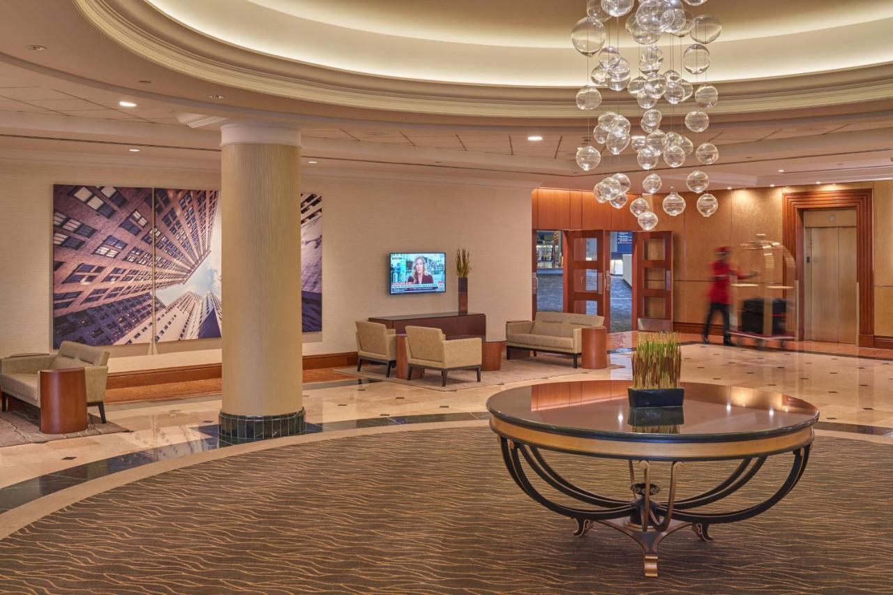 Отель Detroit Marriott At The Renaissance Center Экстерьер фото