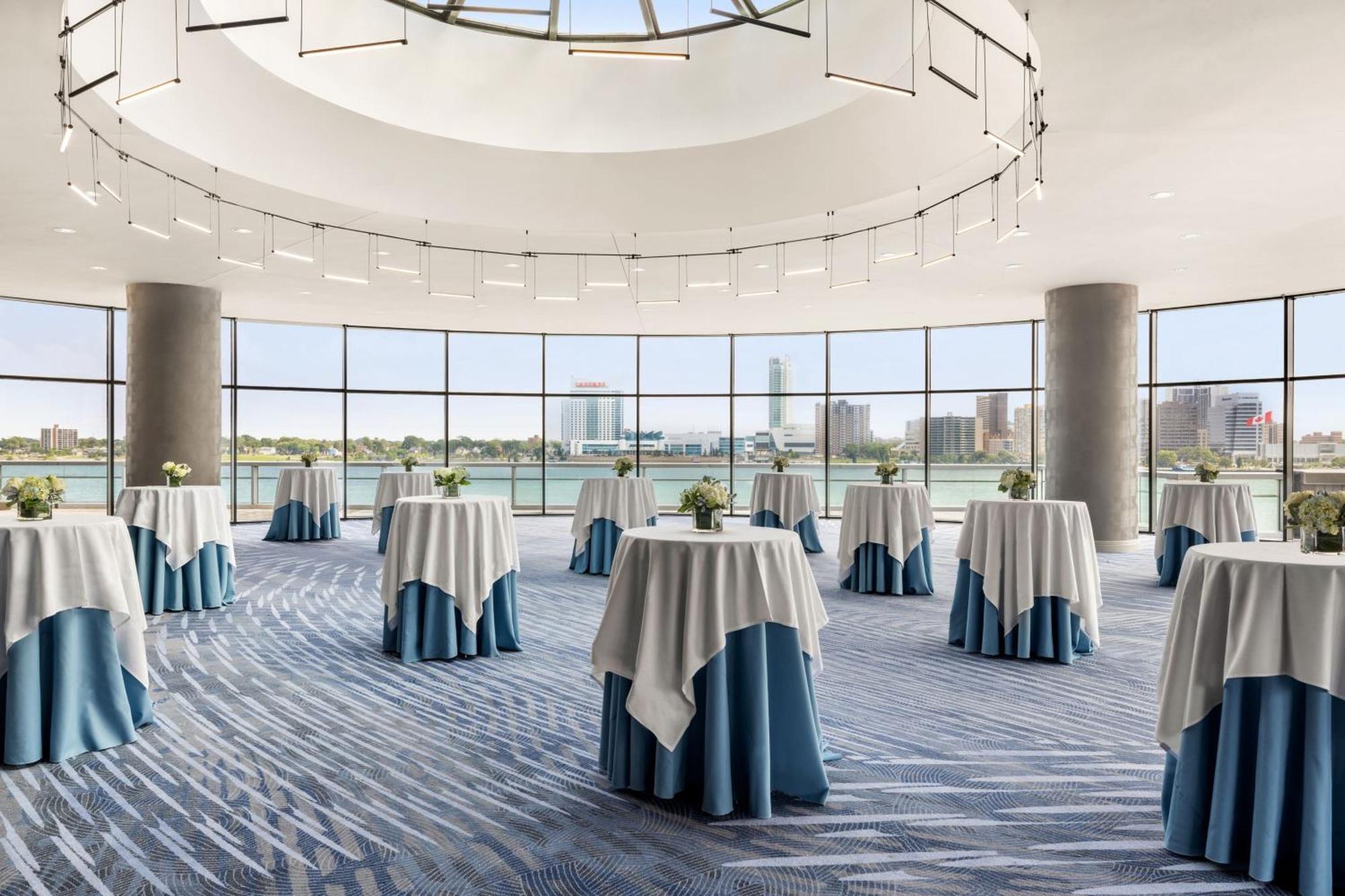 Отель Detroit Marriott At The Renaissance Center Экстерьер фото