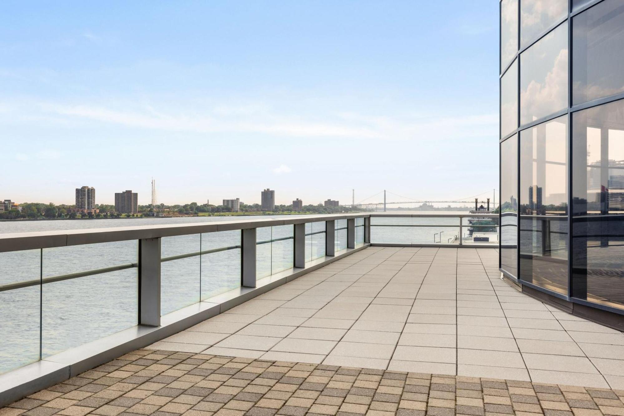 Отель Detroit Marriott At The Renaissance Center Экстерьер фото