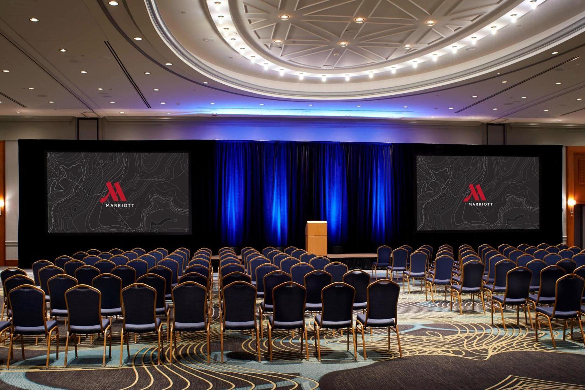 Отель Detroit Marriott At The Renaissance Center Экстерьер фото