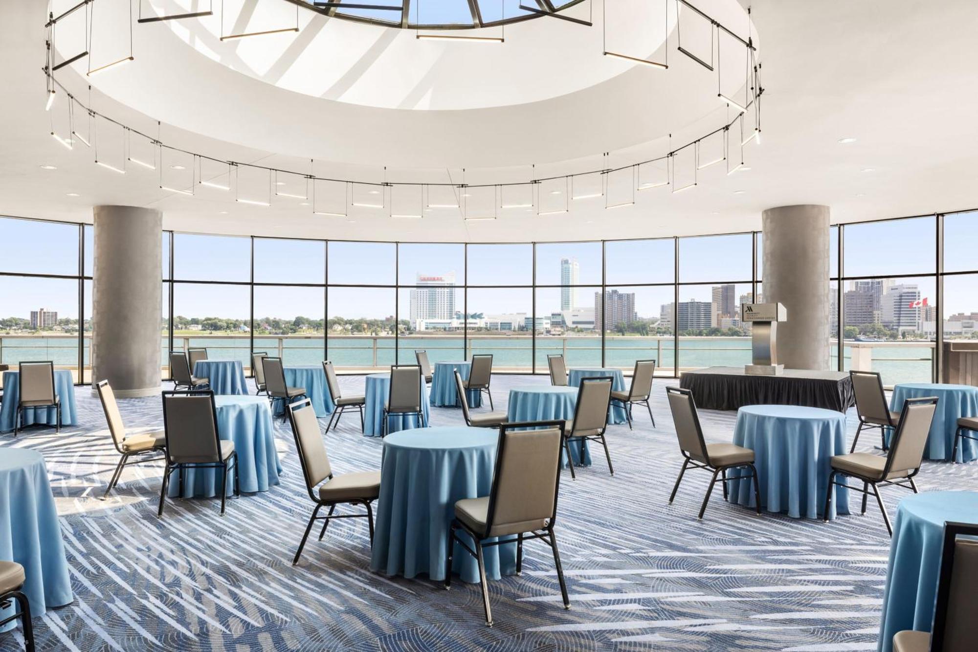 Отель Detroit Marriott At The Renaissance Center Экстерьер фото