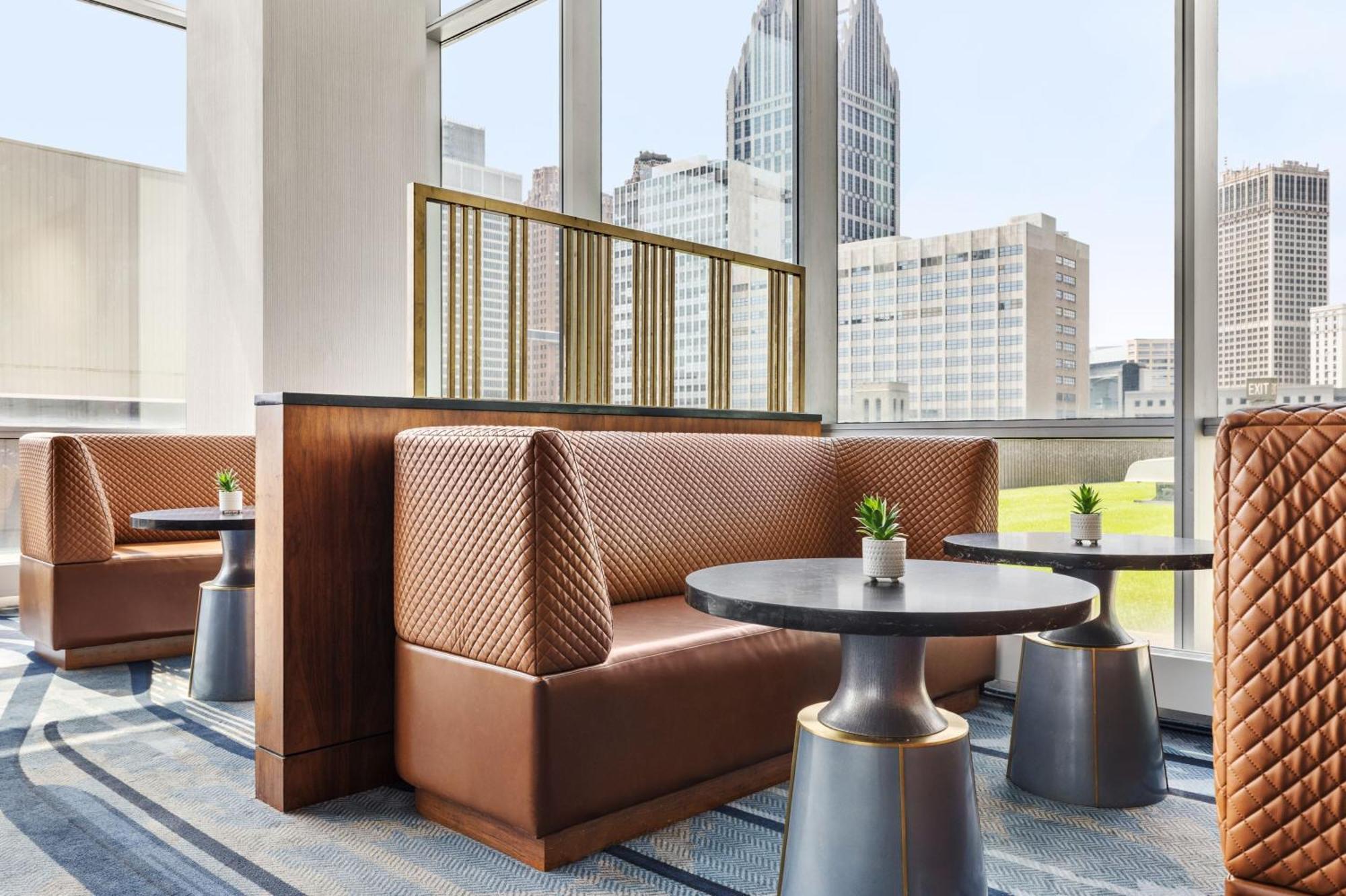 Отель Detroit Marriott At The Renaissance Center Экстерьер фото