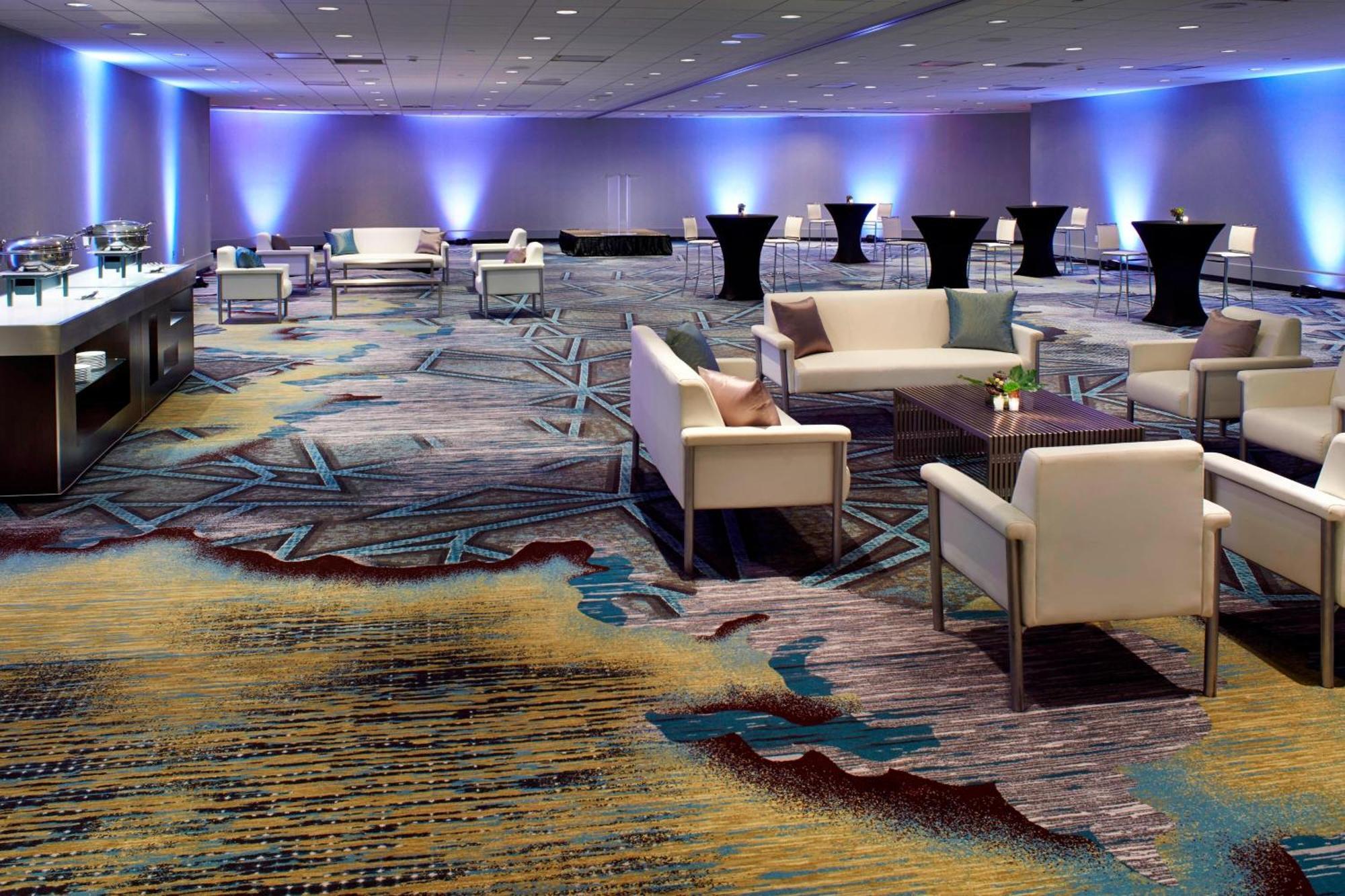 Отель Detroit Marriott At The Renaissance Center Экстерьер фото