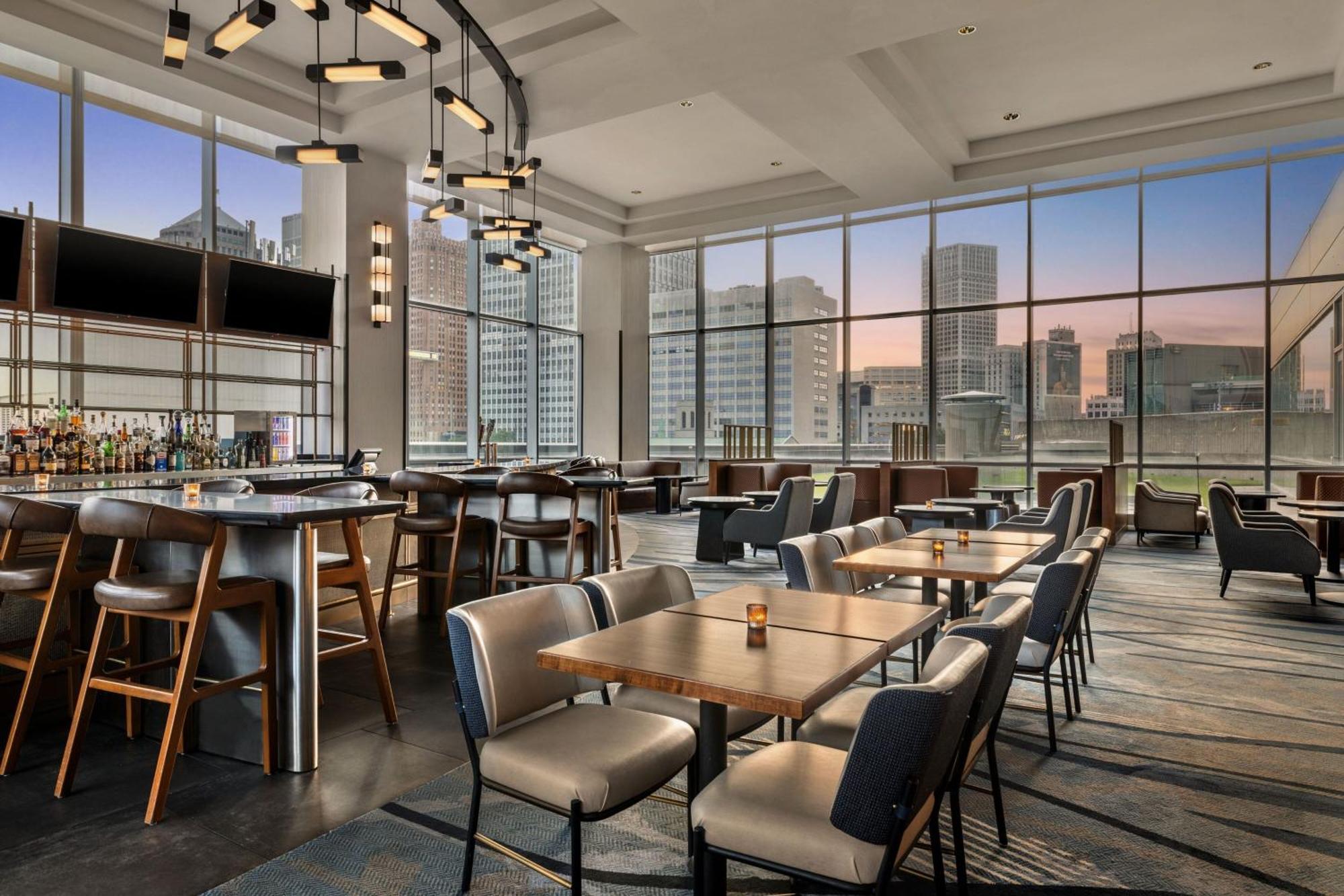 Отель Detroit Marriott At The Renaissance Center Экстерьер фото