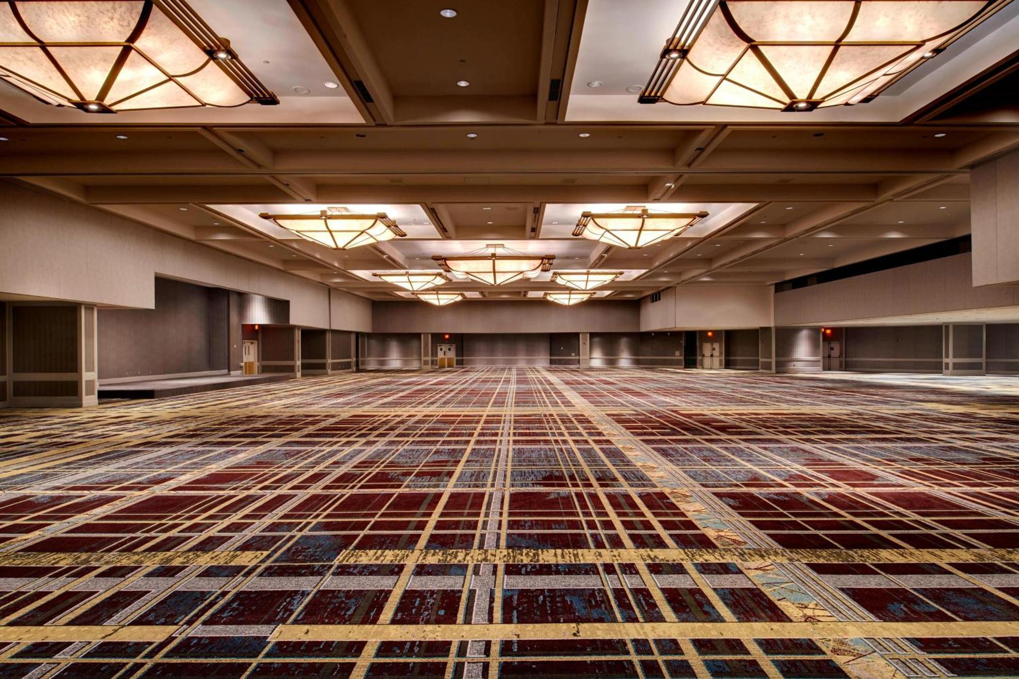 Отель Detroit Marriott At The Renaissance Center Экстерьер фото