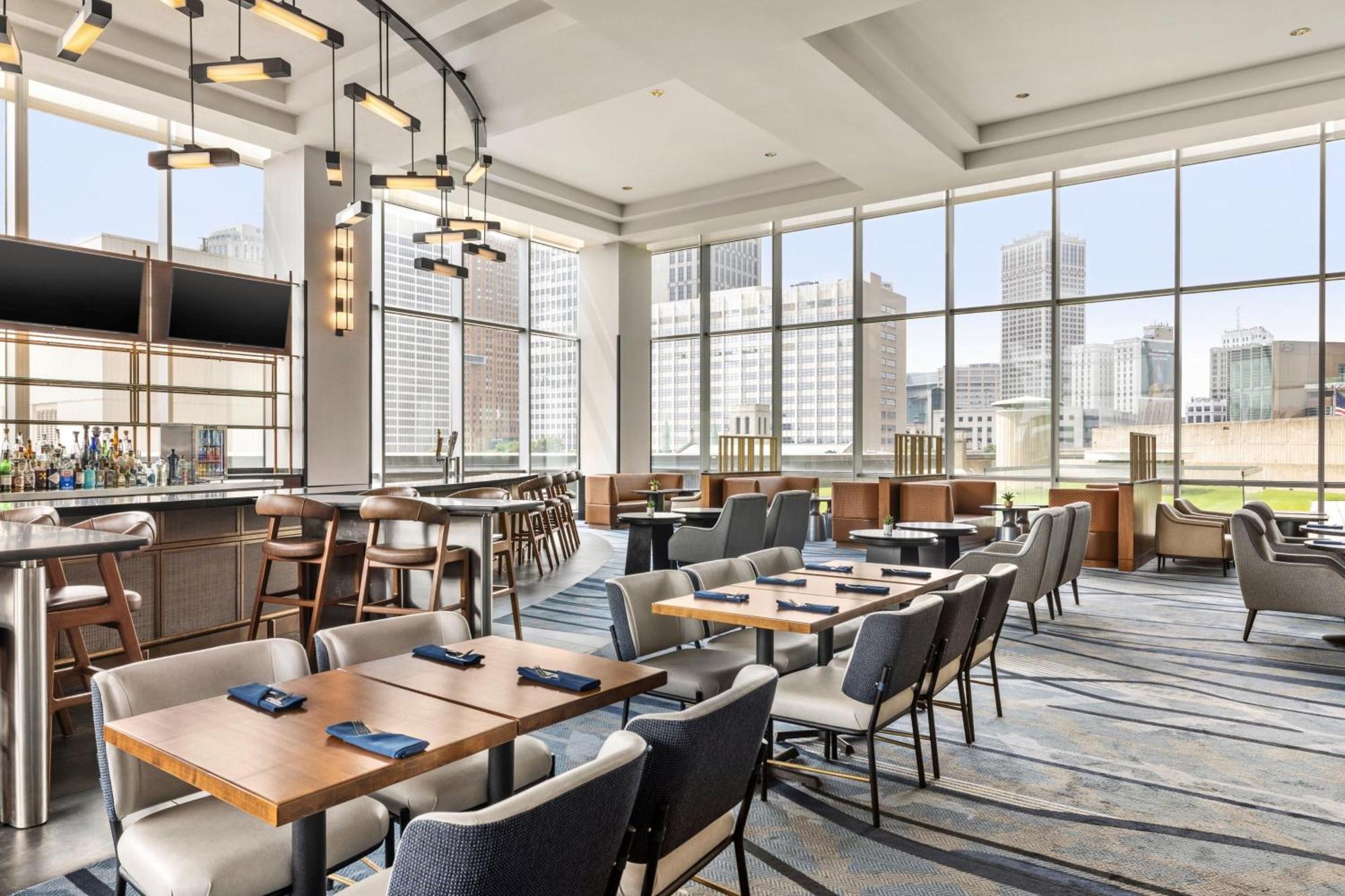 Отель Detroit Marriott At The Renaissance Center Экстерьер фото