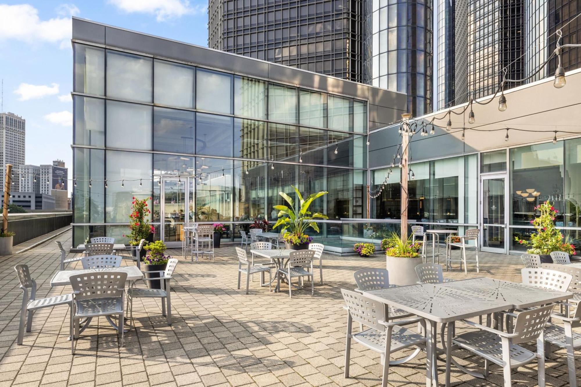 Отель Detroit Marriott At The Renaissance Center Экстерьер фото
