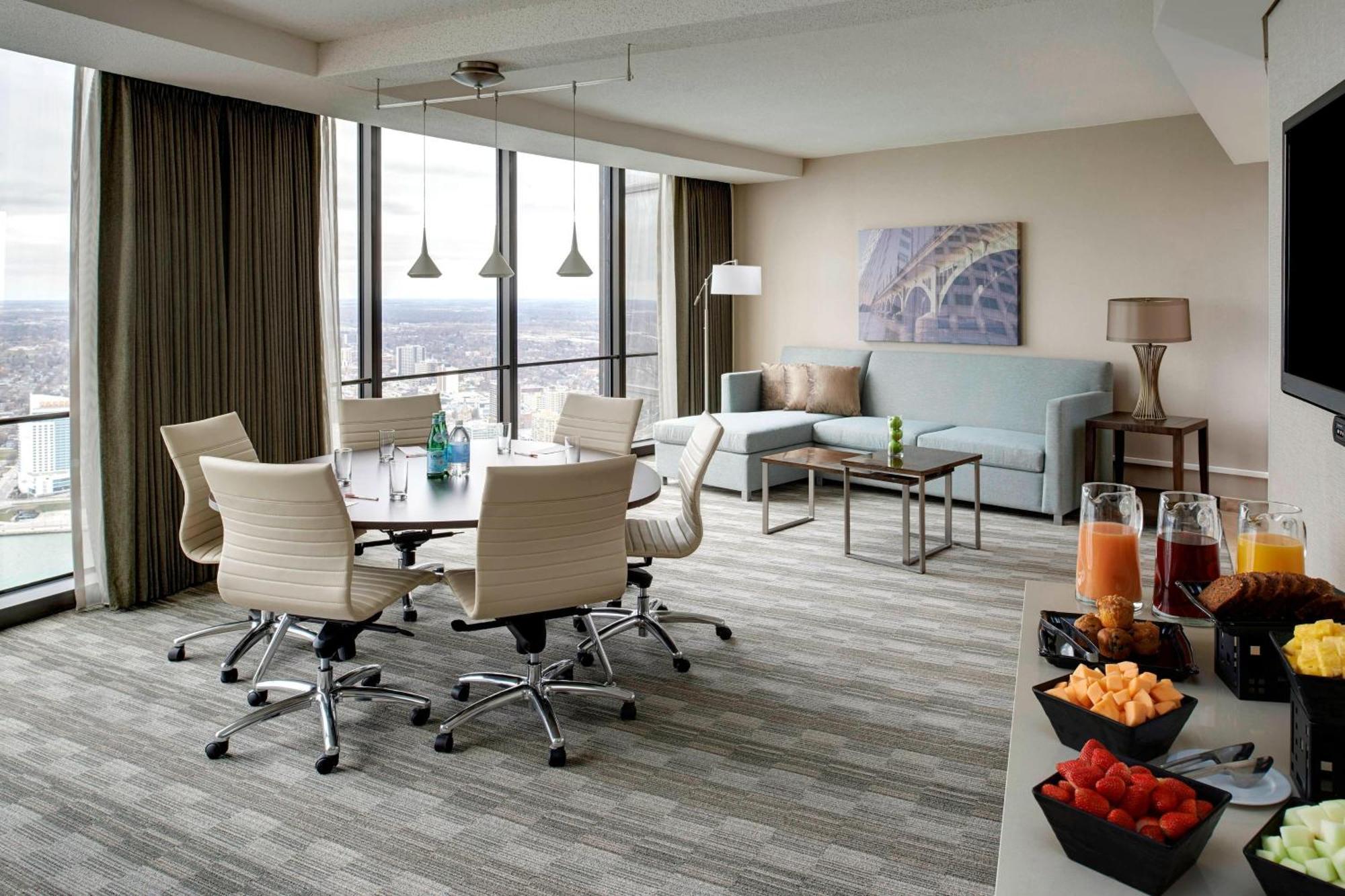 Отель Detroit Marriott At The Renaissance Center Экстерьер фото