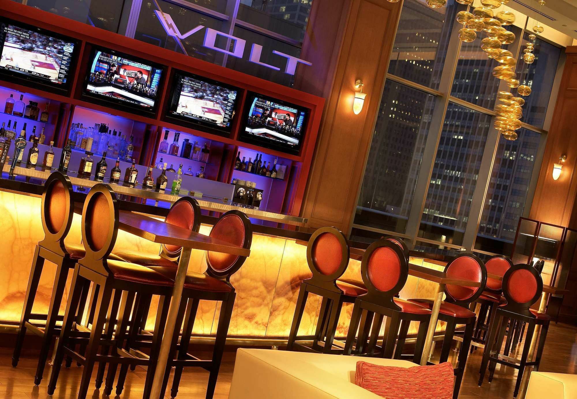 Отель Detroit Marriott At The Renaissance Center Экстерьер фото